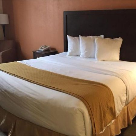 Quality Inn & Suites موسكوجي المظهر الخارجي الصورة