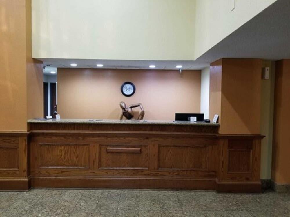 Quality Inn & Suites موسكوجي المظهر الخارجي الصورة